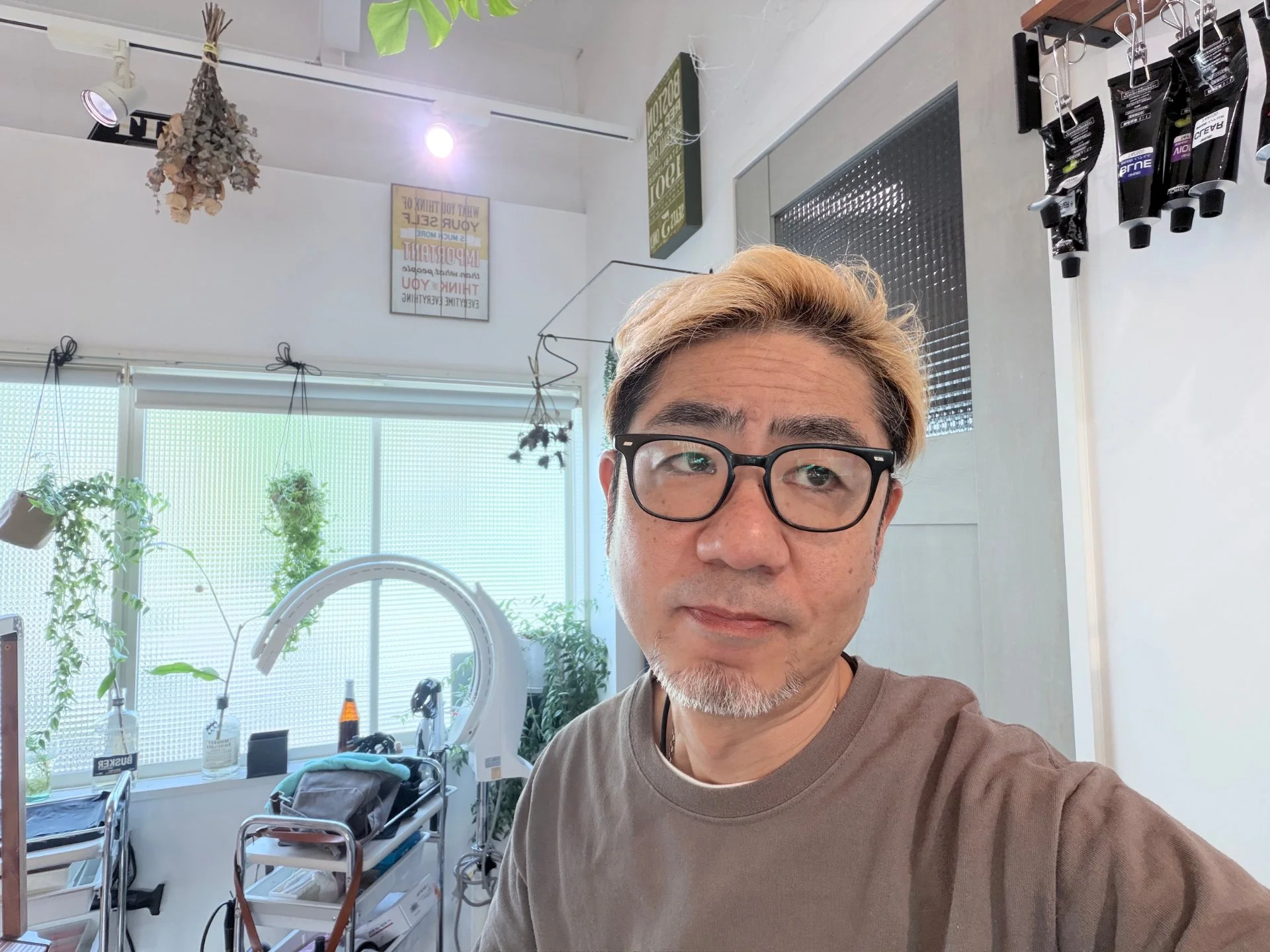 店内で微笑む136ism オーナー 大西勇